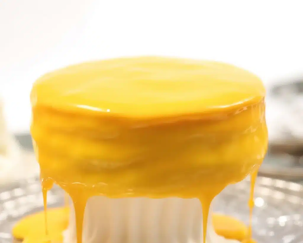 Easy mirror glaze recipe with 5 ingredients for shiny cake decoration.